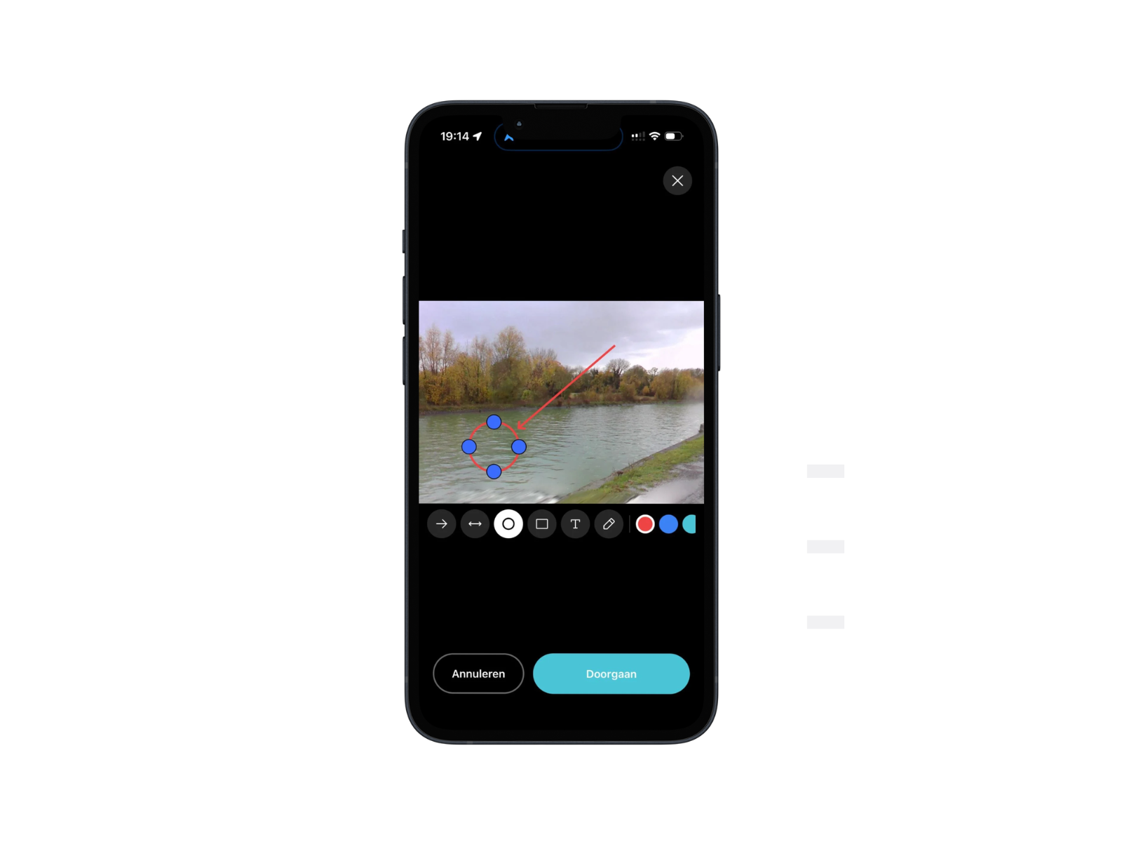 Foto-annotatie in de app: een duiker markeert een aandachtspunt op een onderwaterfoto vlak voor het rapport wordt afgerond